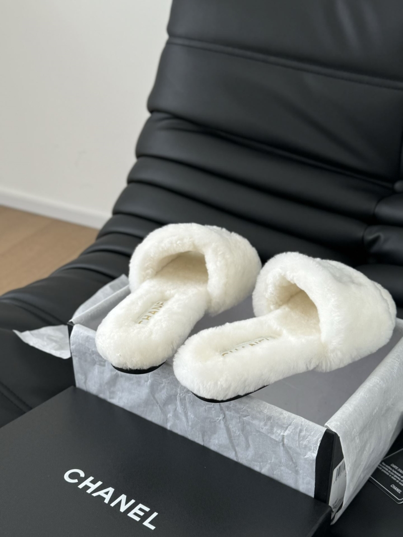 Ch**el slippers